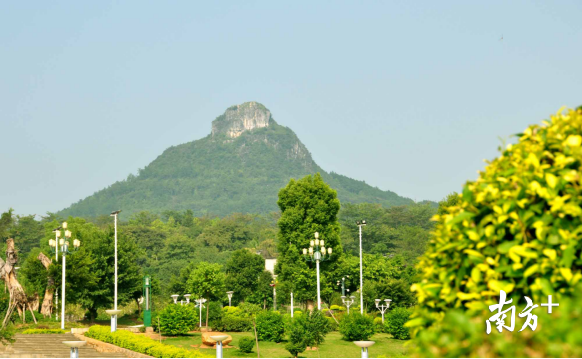 巾峰山。黃津 攝