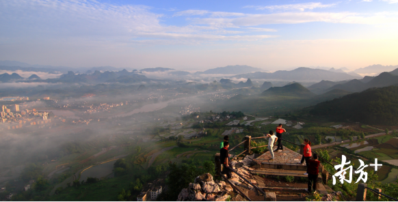 巾峰遠(yuǎn)眺。張志勇 攝