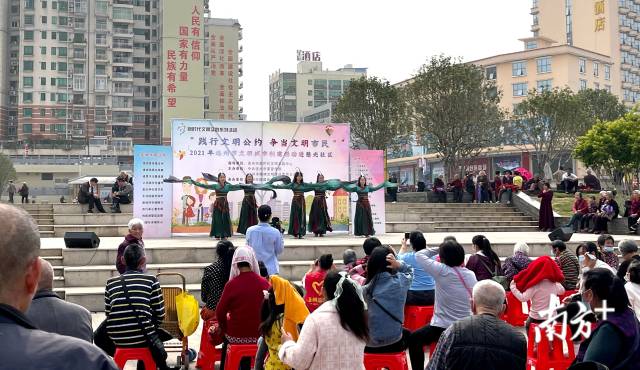 3月14日，連州開展“踐行文明公約，爭當(dāng)文明市民”主題2021年連州市文明城市創(chuàng)建活動(dòng)走進(jìn)社區(qū)活動(dòng)。段燦 攝