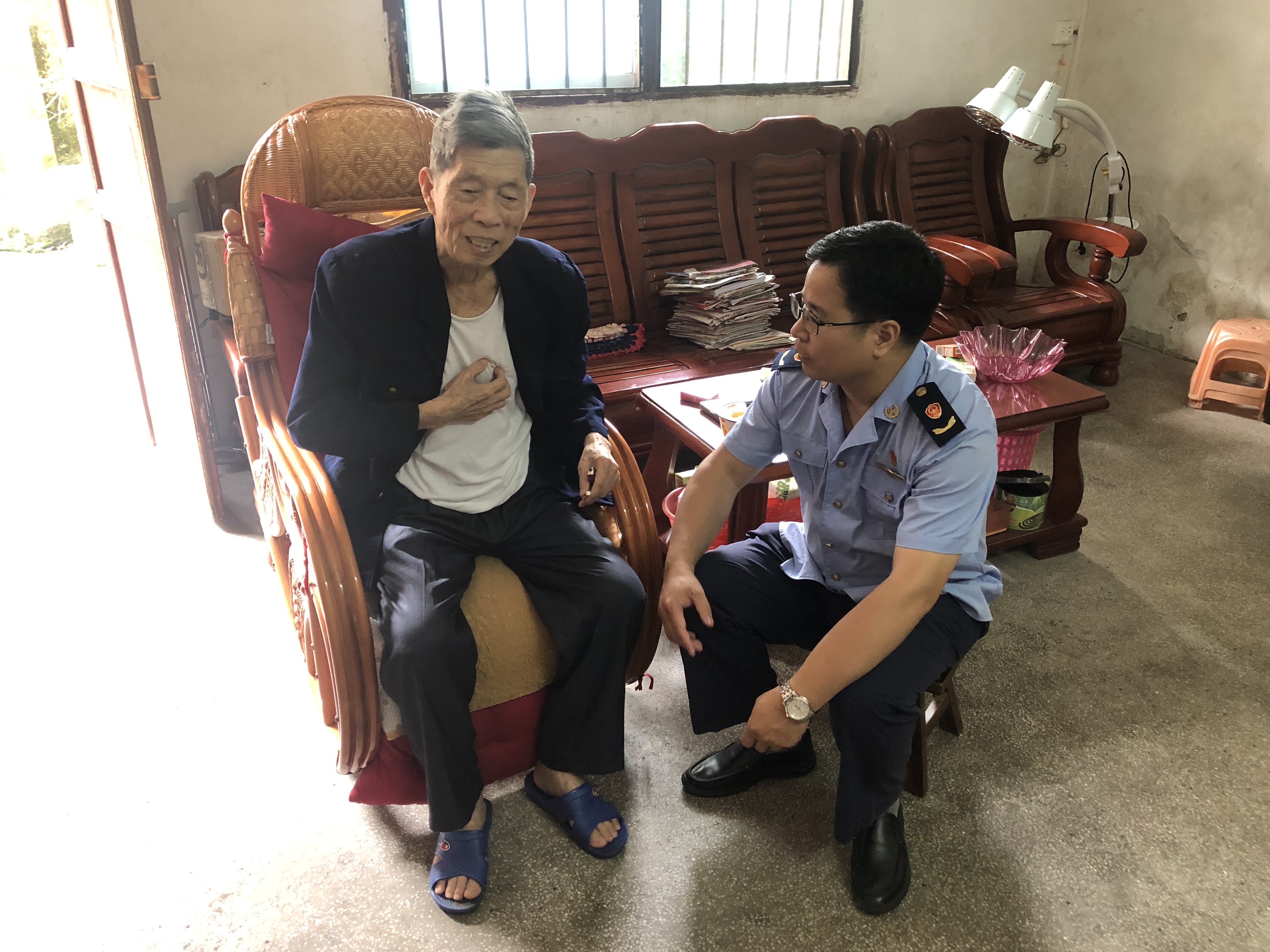 老黨員、生活困難黨員慰問.JPG