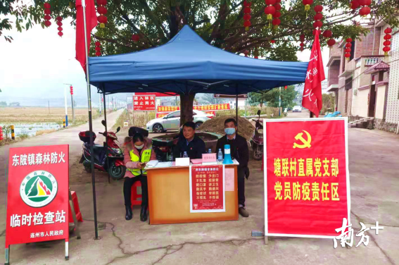 東陂在全鎮(zhèn)各村委會(huì)設(shè)置9個(gè)“黨員責(zé)任崗”。