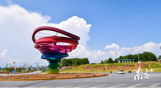 高速出口新貌。曾亮超 攝