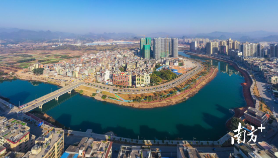 城市擴(kuò)容。曾亮超 攝