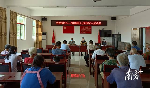 召開村級退役軍人、現(xiàn)役軍人座談會。