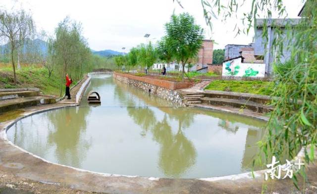龍坪鎮(zhèn)“三清三拆三整治”面積達38458平方米，農村人居環(huán)境煥然一新。記者黃津 攝