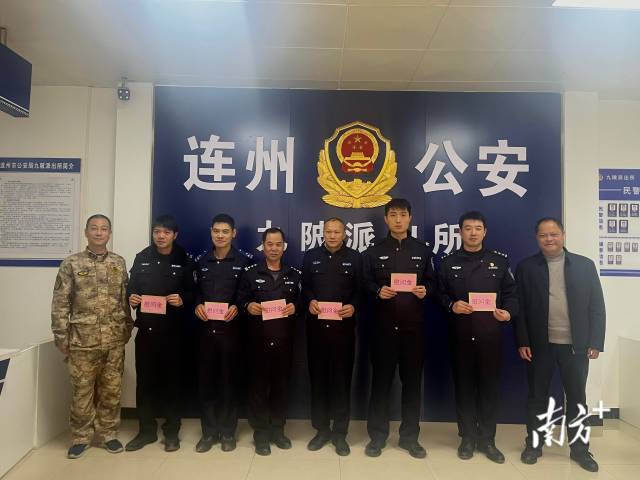 在九陂派出所慰問(wèn)退役軍人。