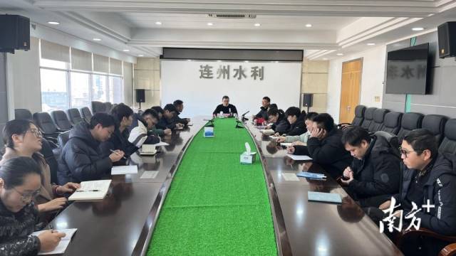 連州市副市長鄒錫洪組織召開市水利局年輕干部新春座談會，引導(dǎo)干部人才繼往開來、接續(xù)奮進(jìn)。