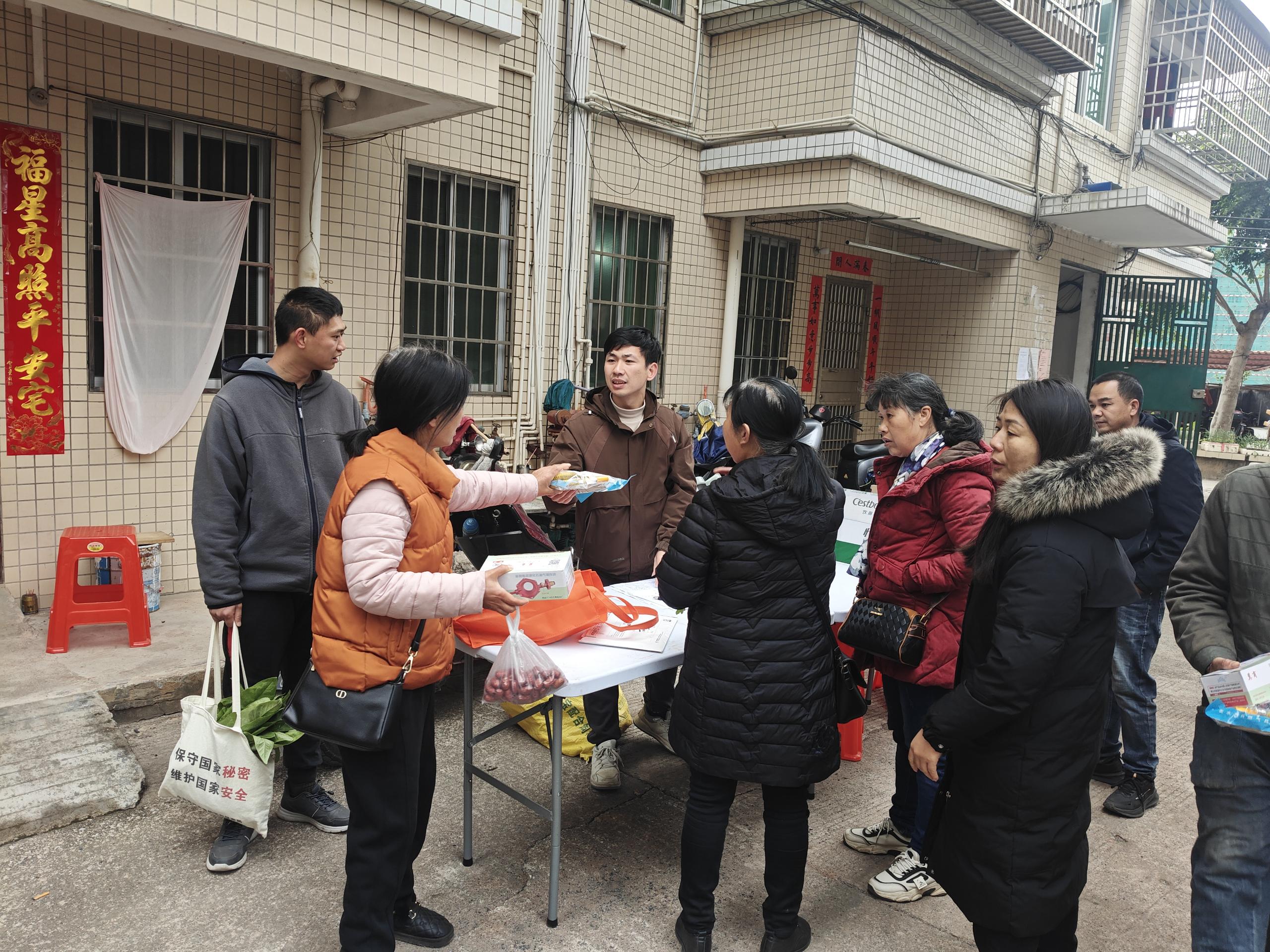 連州市住建局組織開展公租房燃?xì)獍踩皳Q管、換閥”行動(dòng).doc_1