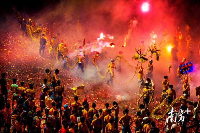 星子舞火龍。潘賢強(qiáng) 攝