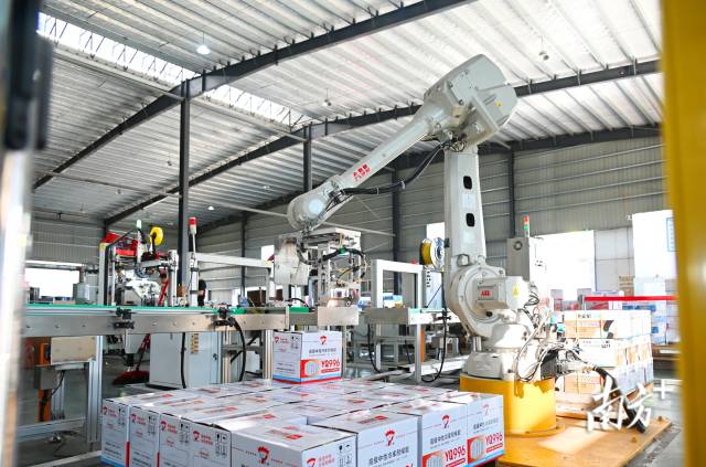 連州新增國(guó)家高新技術(shù)企業(yè)14家，增長(zhǎng)率高達(dá)93%。黃津 攝